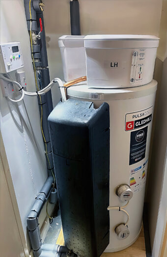 https://parkwoodhotwater.com.au/uploads/2025/06/electric-hot-water-system-70649.jpg
