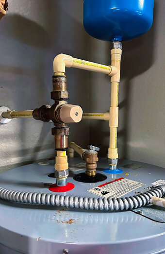 https://parkwoodhotwater.com.au/uploads/2025/06/electric-hot-water-system-73015.jpg