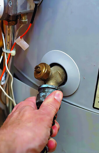 https://parkwoodhotwater.com.au/uploads/2025/06/hot-water-servicing-21854.jpg