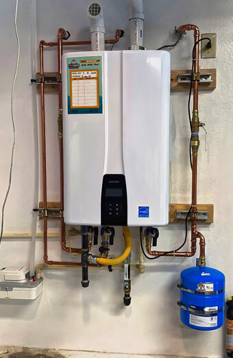 https://parkwoodhotwater.com.au/uploads/2025/06/instant-hot-water-systems-42978.jpg